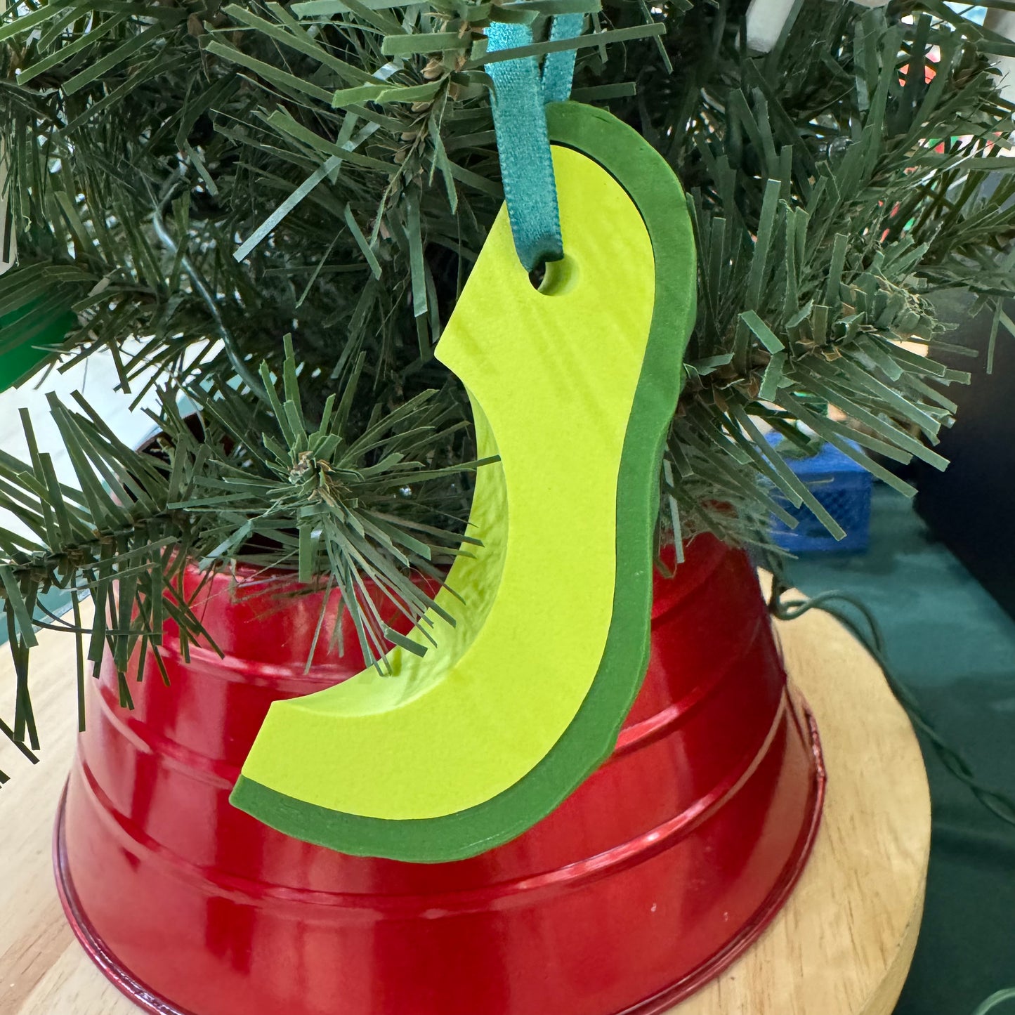 Raja de Aguacate Ornamento Navideño